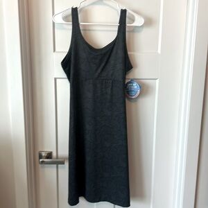 Columbia Omni shade dress with UPfF 50 new with tags
